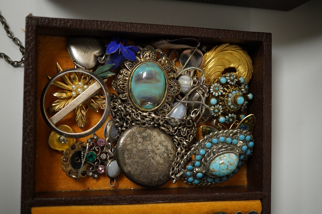 A jewellery box and contents to include an 18ct and plat. single stone sapphire and one (ex two) stone diamond ring, silver and costume jewellery..